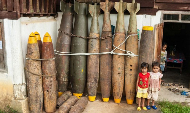 Những quả bom từ thời chiến tranh được người Lào tận dụng trong cuộc sống - 2