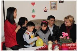 Chuyện Dài Người Tỵ Nạn Ở Pháp: Sống Tiền Pháp, Chữa Thuốc Tây, Đi Xế Nhựt, Ăn Cơm Tàu, Thờ VC