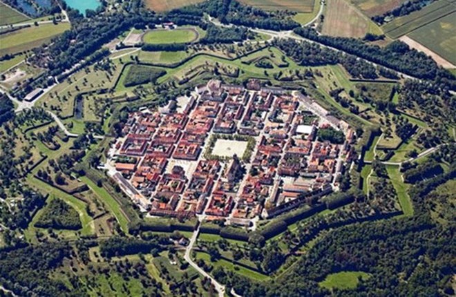 10 pháo đài kiên cố hình sao