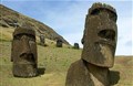 Những bức tượng đá (còn gọi là moai) trên Đảo Phục Sinh