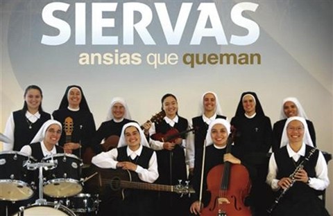 Băng nhạc pop "Siervas" của các nữ tu