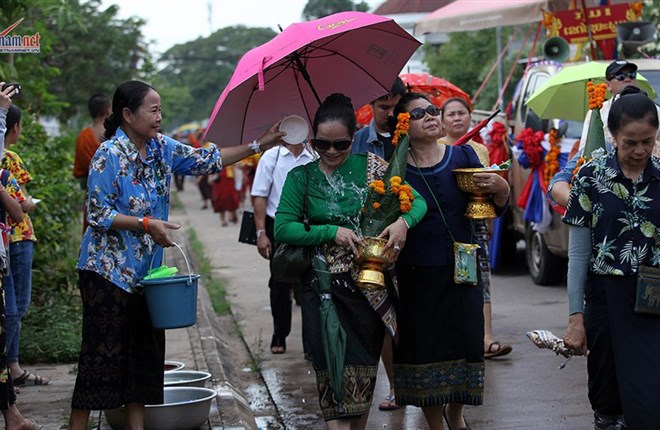 Ngày Tết đẫm nước của người dân Lào
