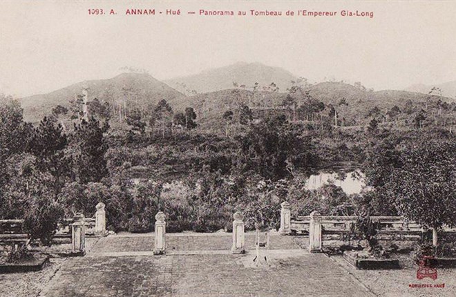Lăng mộ các vua nhà Nguyễn 100 năm trước