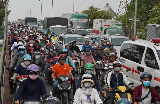 TẠI SAO NGƯỜI TA LẠI... ?