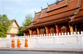 Luang Prabang thoáng bóng cà sa