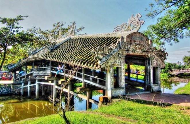 Cầu ngói Thanh Toàn xứ Huế