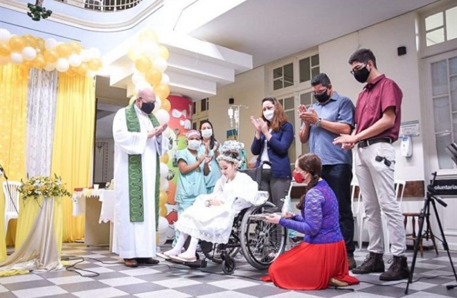 Em Gabriela 10 tuổi, chết sau khi thực hiện ước mơ: được rước lễ