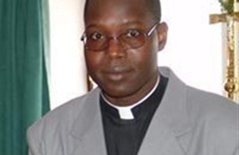 Linh mục Amadou Kizito Togo là con của một giáo sĩ hồi giáo