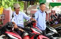Người lái xe ôm trên phố Sài Gòn