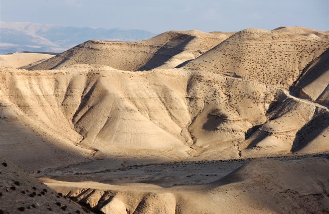 (4) Một dân tộc được ghi dấu với địa dư độc đáo