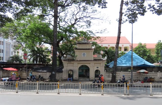 Lăng mộ cụ Trương Vĩnh Ký lặng lẽ giữa ồn ào phố thị