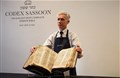 Cuốn Kinh thánh Do Thái cổ nhất thế giới được bán với giá 38,1 triệu USD