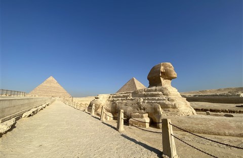 Các Kim tự tháp và tượng Nhân sư tại Giza (Ai Cập) là do ai xây dựng nên?