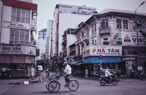 Người muôn năm cũ