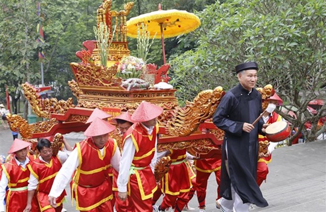 Cửa Vào Phong Tục