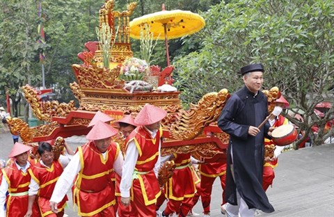 Cửa Vào Phong Tục