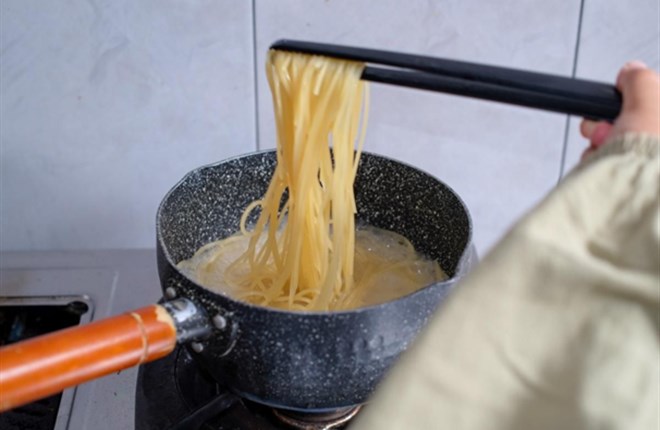 Cách luộc mỳ Ý (spaghetti) không bị dính cục