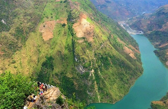 GiANG SƠN CẤT GÁNH | NGUYỄN THỊ HỒNG DIỆP (3)  Hình Như Trong Những Dân Tộc…