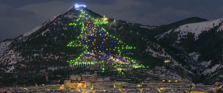 21 cây thông Noel khổng lồ nhất trên thế giới - 7