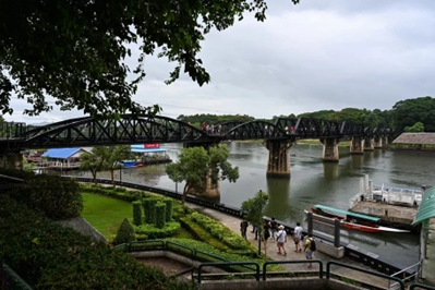 Chiếc cầu trên dòng sông Kwai - 1