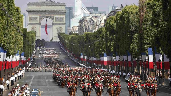 Champs-Elysées: Từ bãi sình lầy tới đại lộ đẹp nhất thế giới - 1