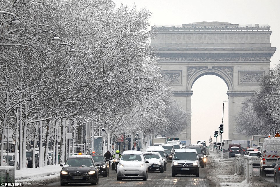Paris bị tuyết nhấn chìm màu trắng - 7