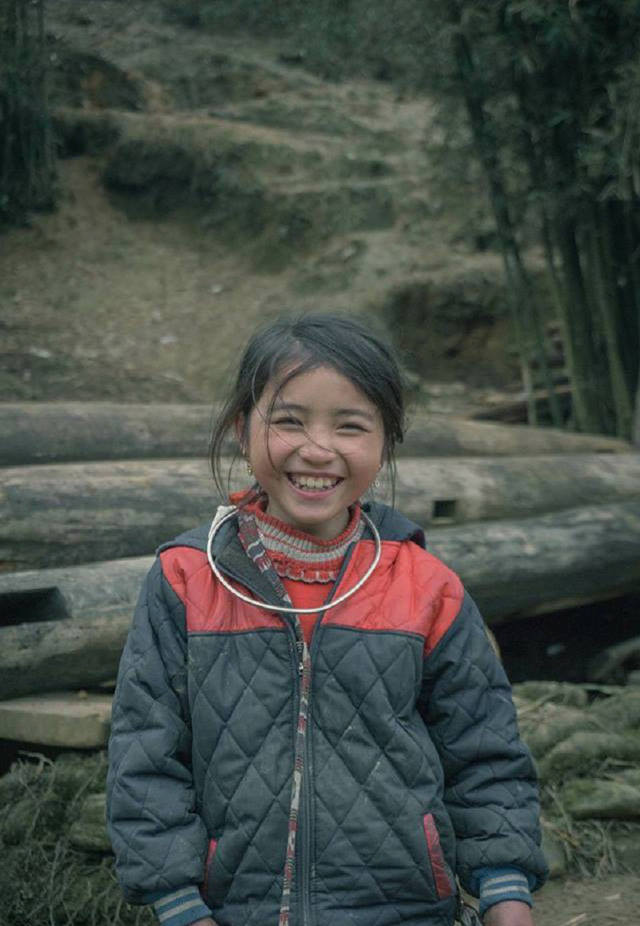 Nụ cười của bé gái H'Mông - 1