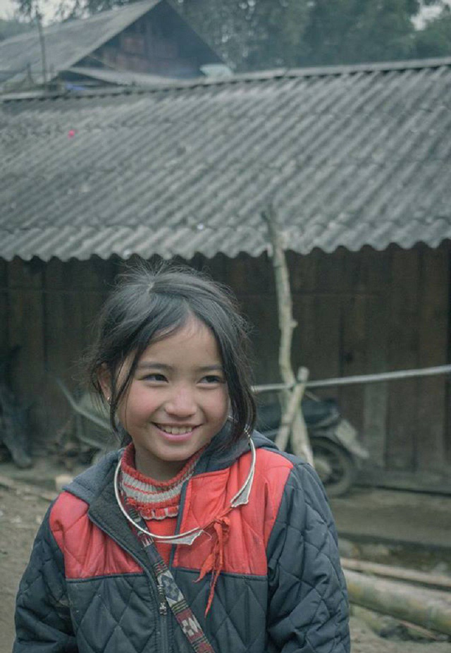 Nụ cười của bé gái H'Mông - 3