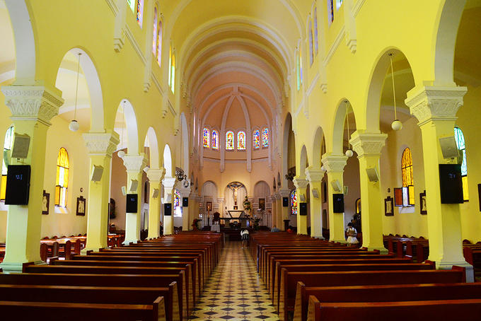 Vẻ đẹp của nhà thờ kiến trúc Pháp lớn nhất ở Đà Lạt - 3