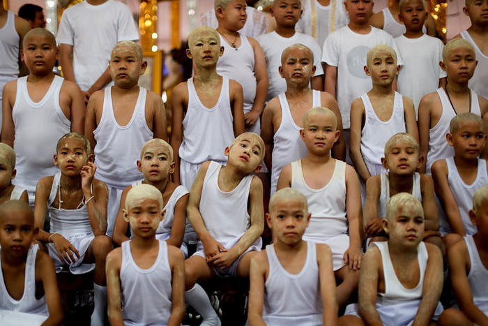 Nghi lễ ‘Quy y cửa Phật’ của những cậu bé xinh như hoa ở Thái Lan - 4