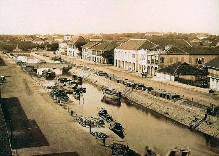 Lịch sử đường Nguyễn Huệ - 1