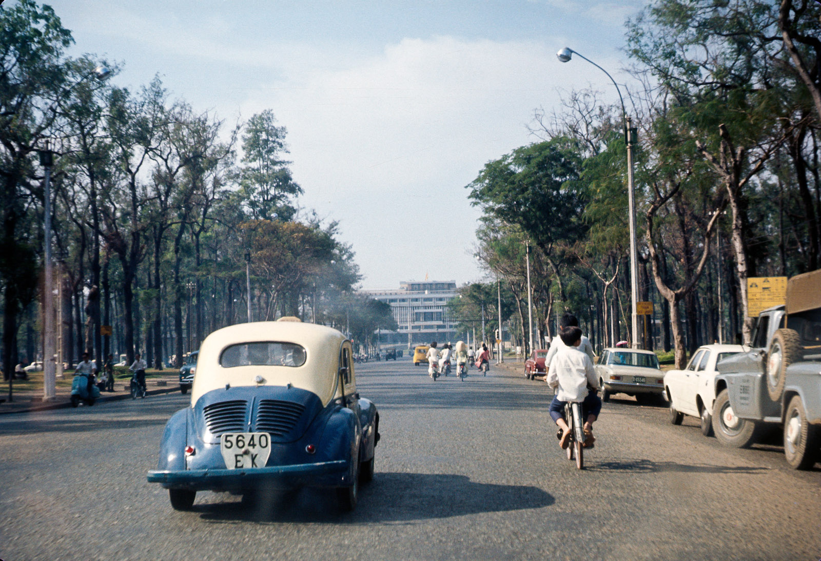 60 tấm ảnh màu đẹp nhất của đường phố Saigon thập niên 1960-1970 - 71