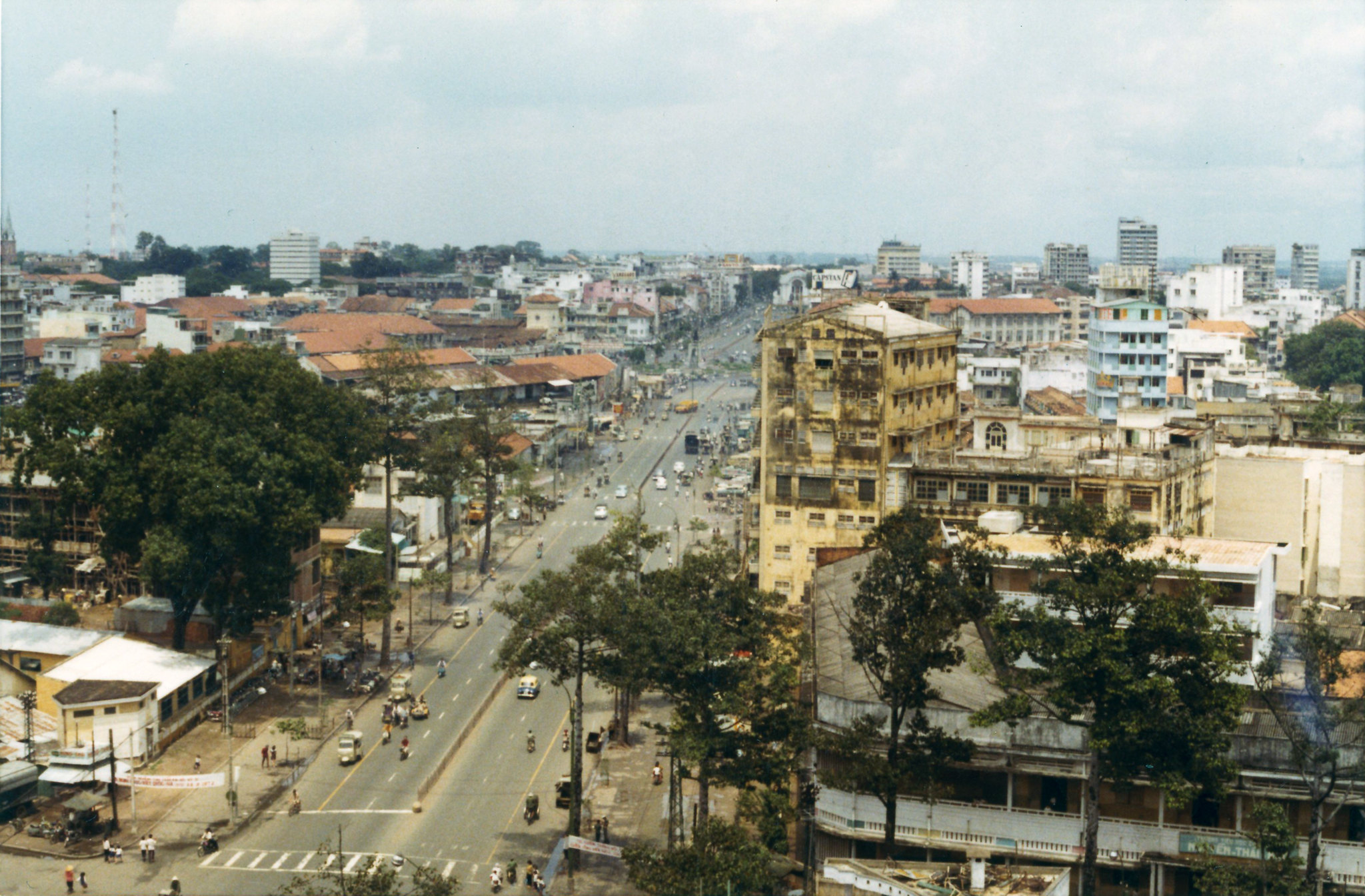 60 tấm ảnh màu đẹp nhất của đường phố Saigon thập niên 1960-1970 - 57