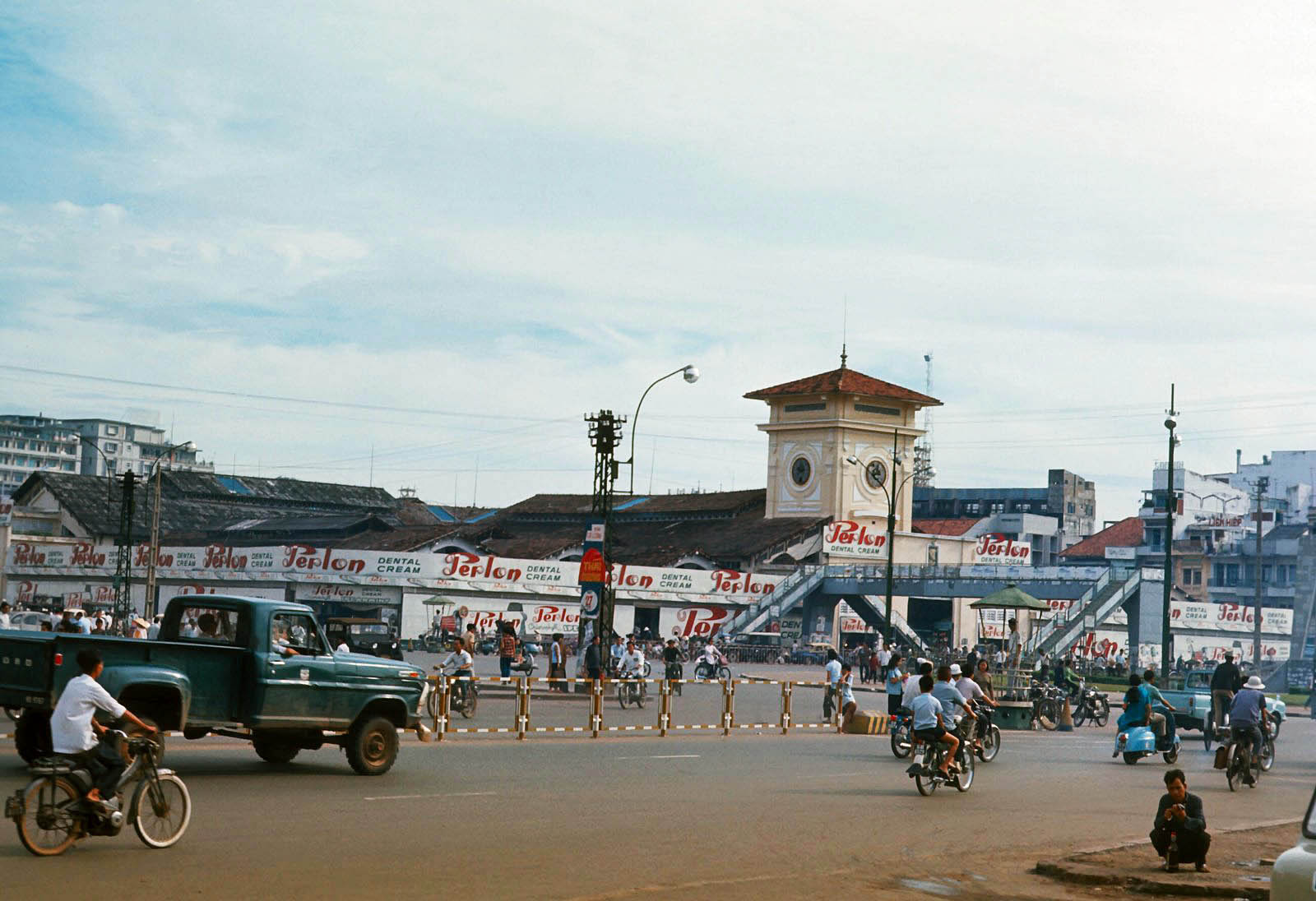 60 tấm ảnh màu đẹp nhất của đường phố Saigon thập niên 1960-1970 - 45