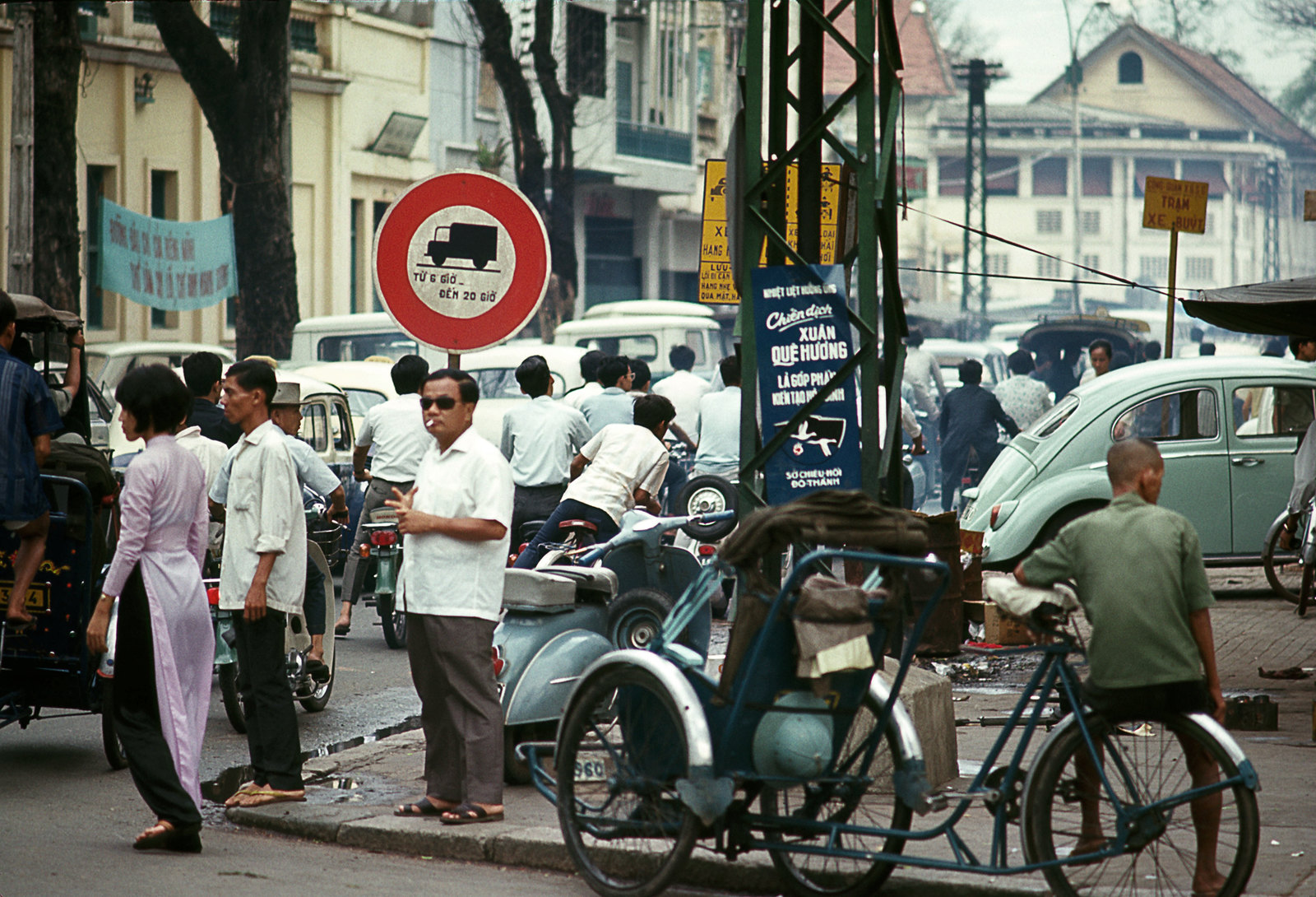60 tấm ảnh màu đẹp nhất của đường phố Saigon thập niên 1960-1970 - 29
