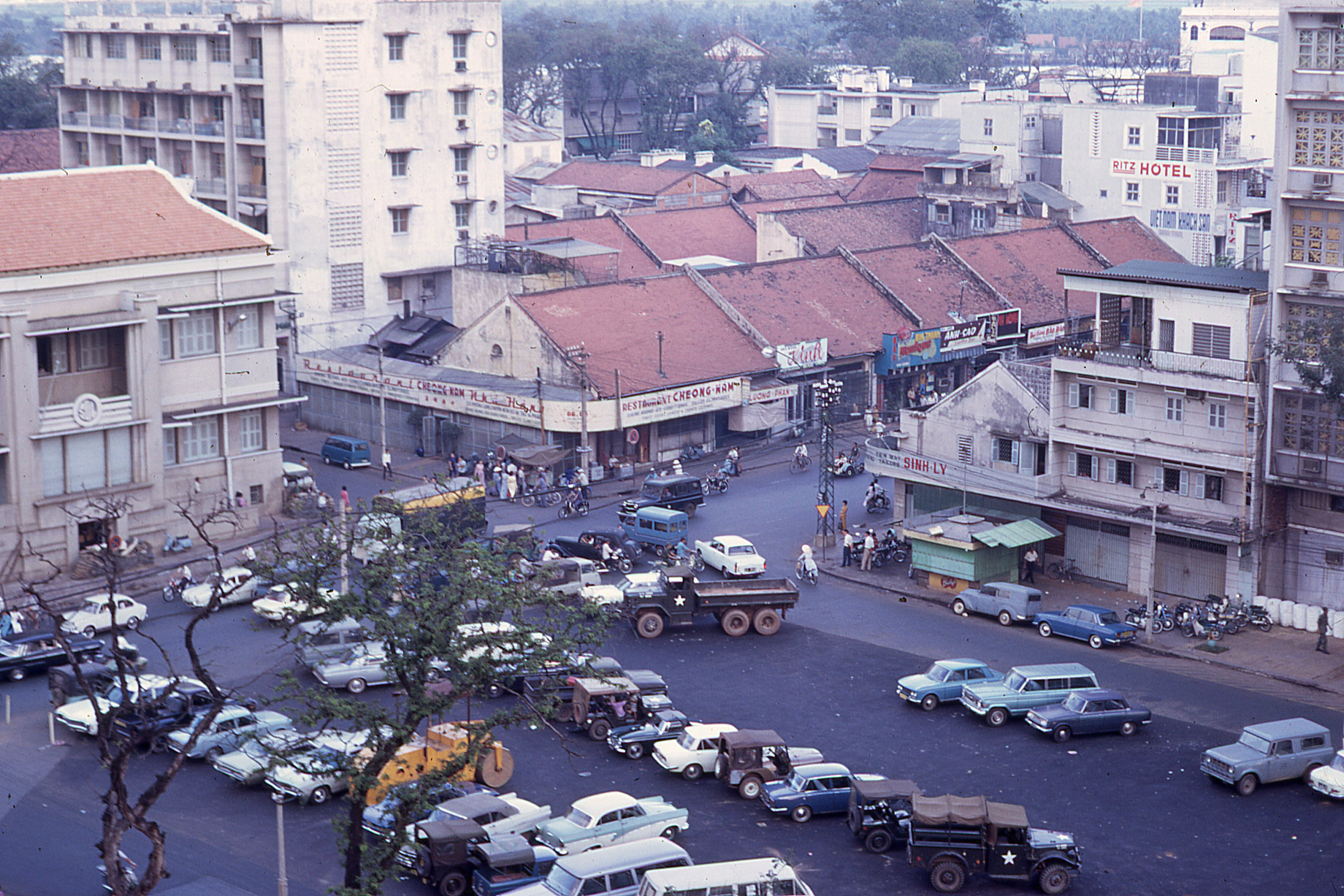 60 tấm ảnh màu đẹp nhất của đường phố Saigon thập niên 1960-1970 - 67