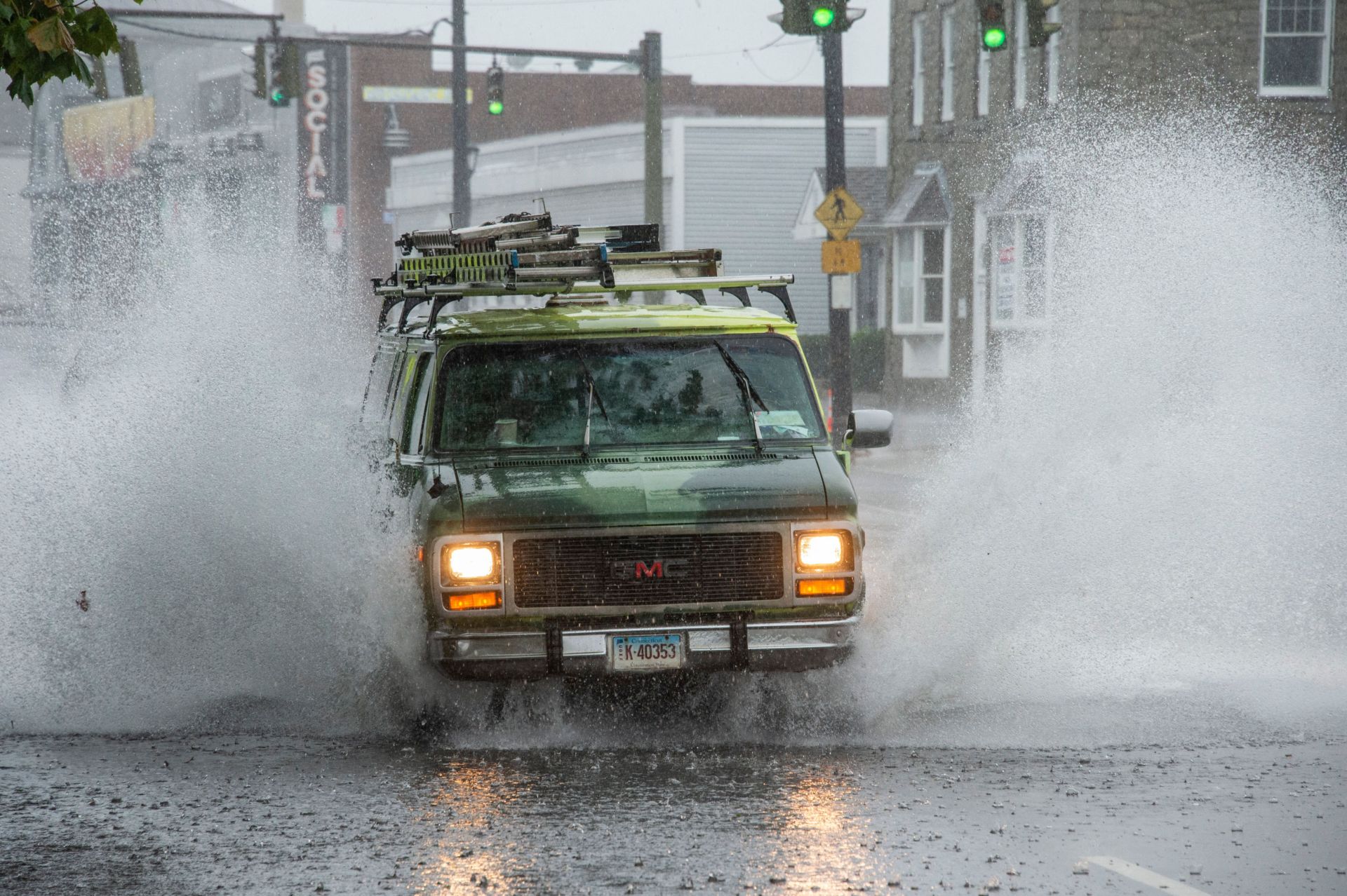 10 lời khuyên giúp lái xe an toàn khi trời mưa - 1