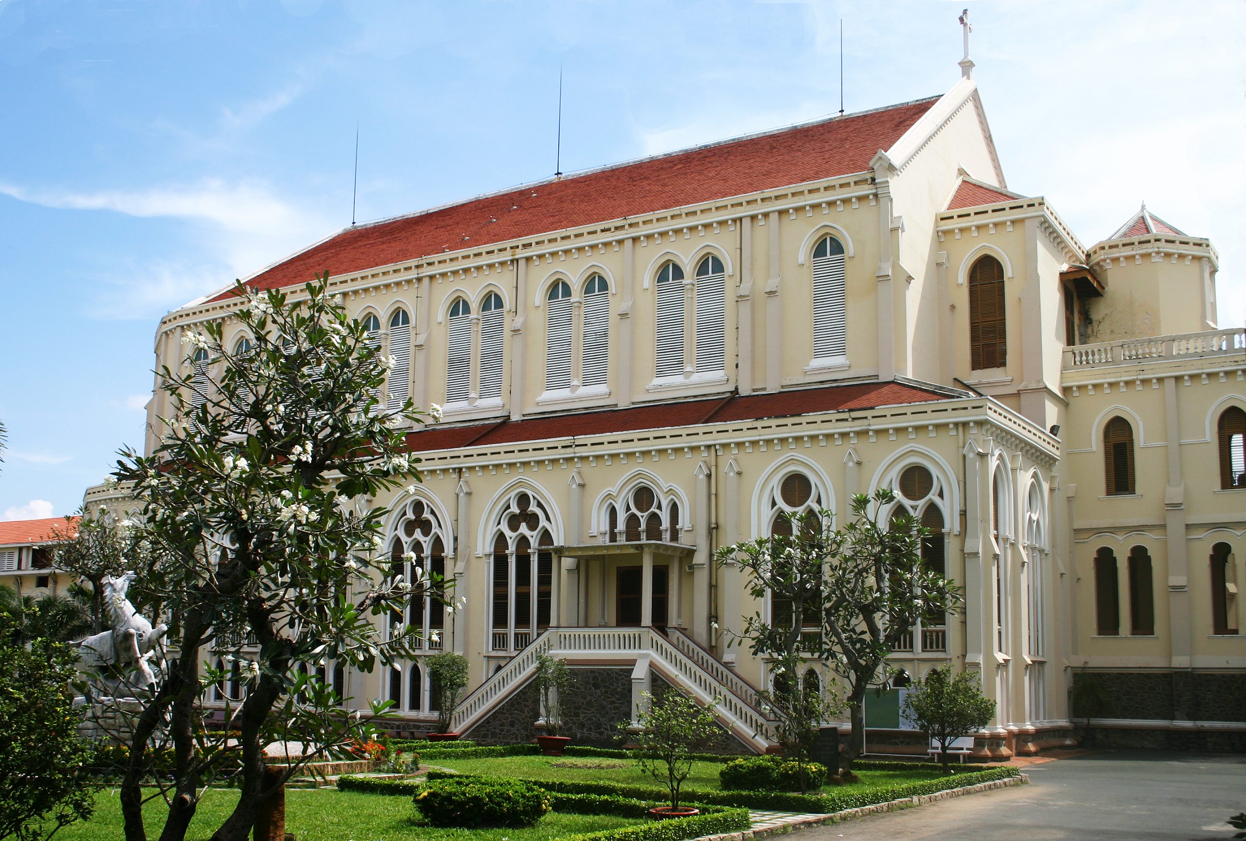 Nhà thờ ở Sài Gòn, nét độc đáo Tây phương trên nền văn hóa Á Đông - 7
