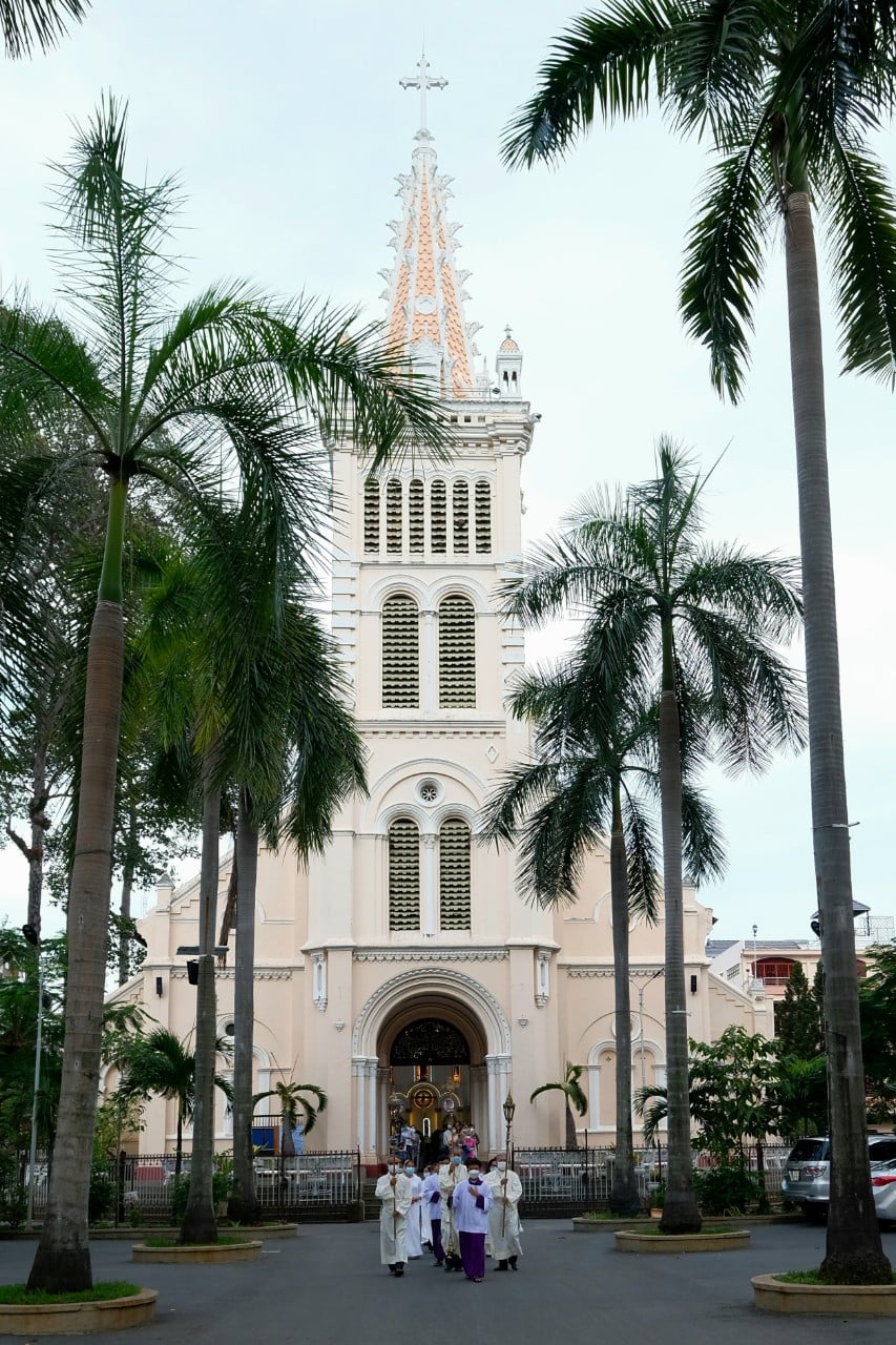 Nhà thờ ở Sài Gòn, nét độc đáo Tây phương trên nền văn hóa Á Đông - 1