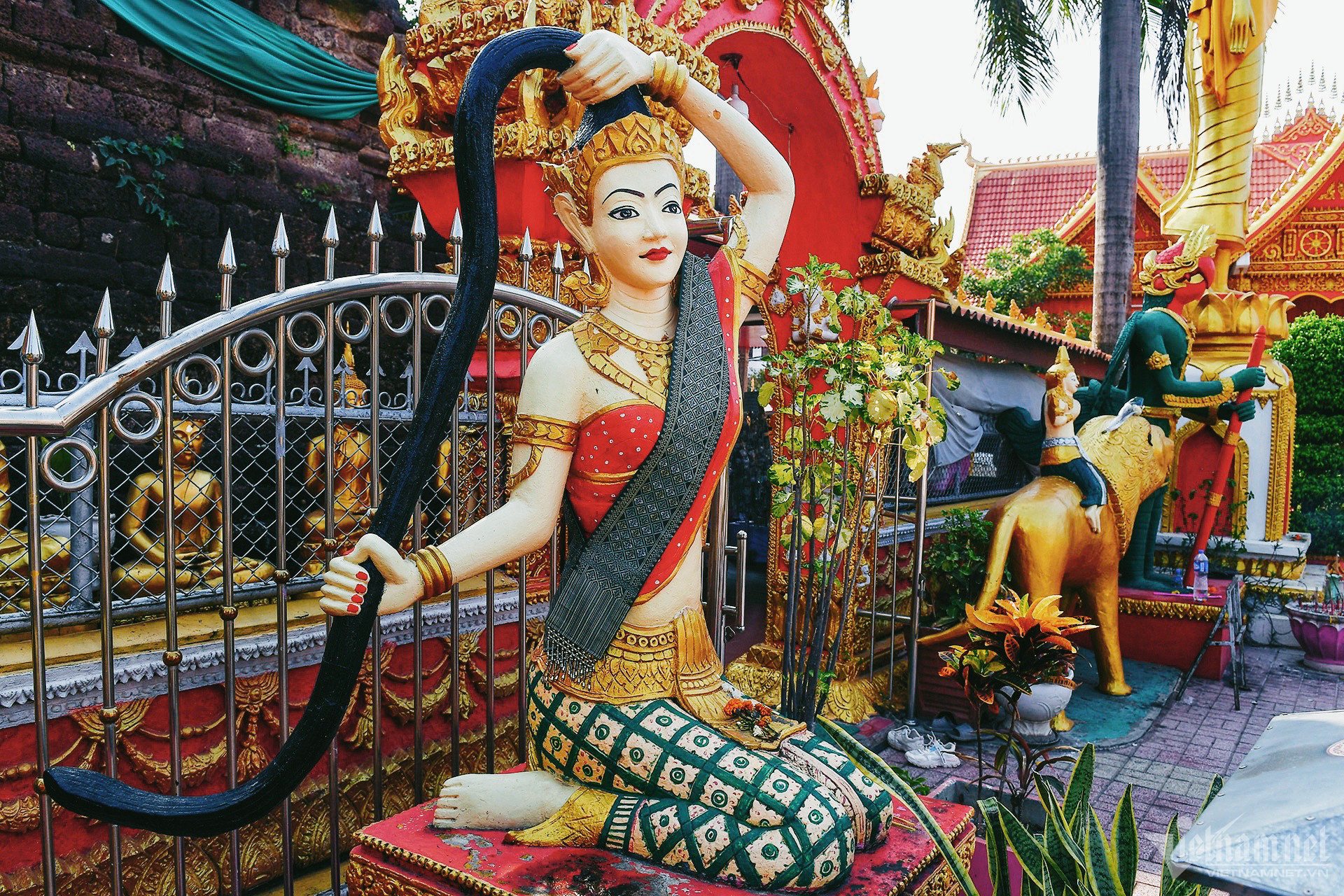 Ngôi chùa thờ người phụ nữ mang thai là cột trụ trấn giữ nước Lào - 15