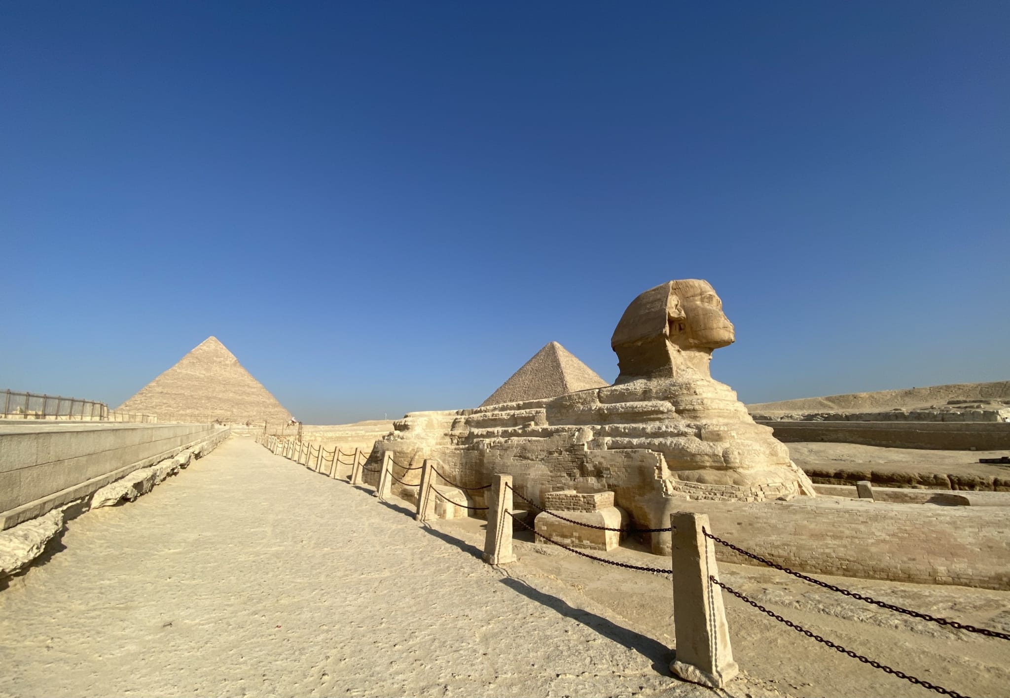 Các Kim tự tháp và tượng Nhân sư tại Giza (Ai Cập) là do ai xây dựng nên? - 1