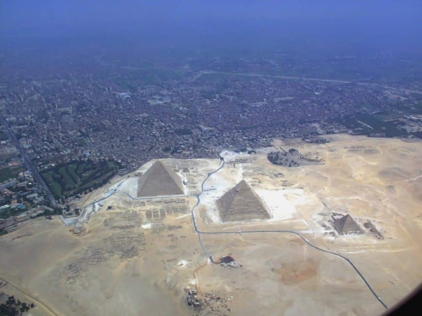 Các Kim tự tháp và tượng Nhân sư tại Giza (Ai Cập) là do ai xây dựng nên? - 3